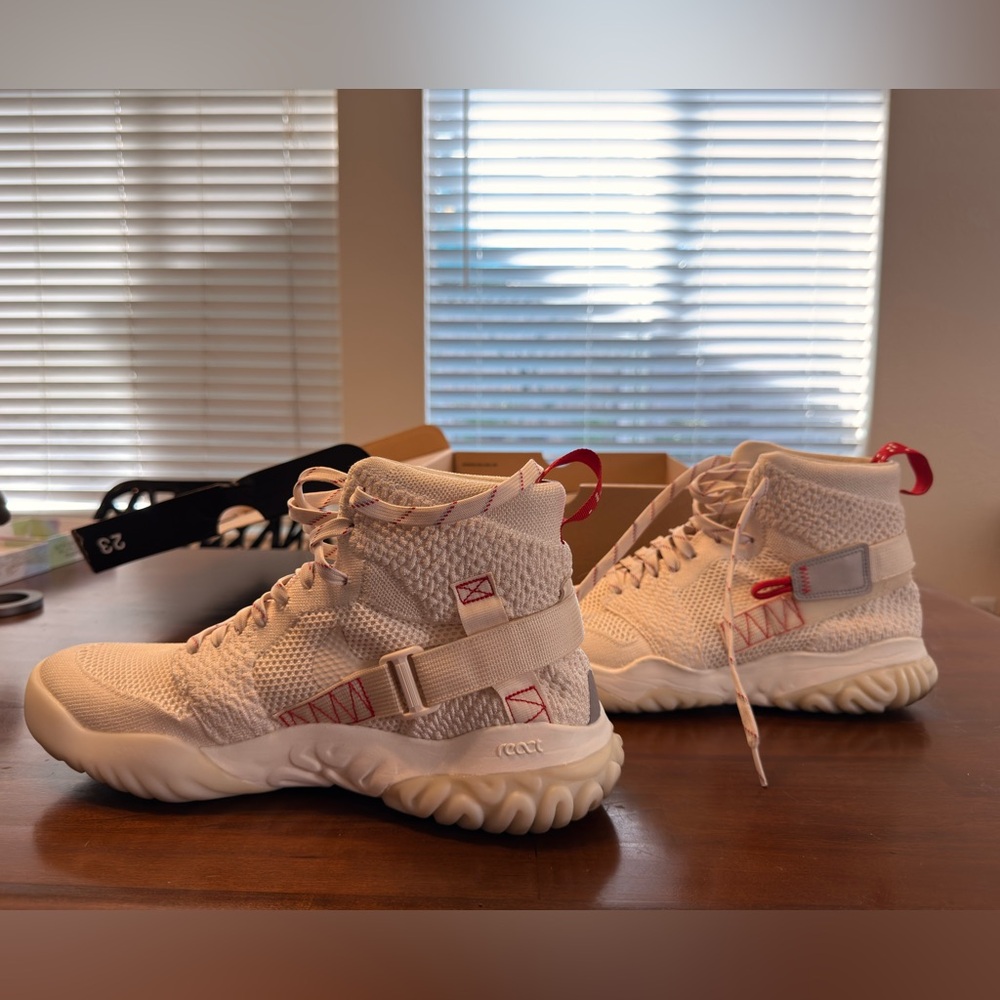 Jordan Apex-React Cream and Red Sneakers - Picture 8 of 10